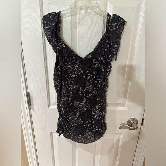 Maurices Ruched Floral Cold Shoulder Top size XL Only worn once - Picture 3 of 6